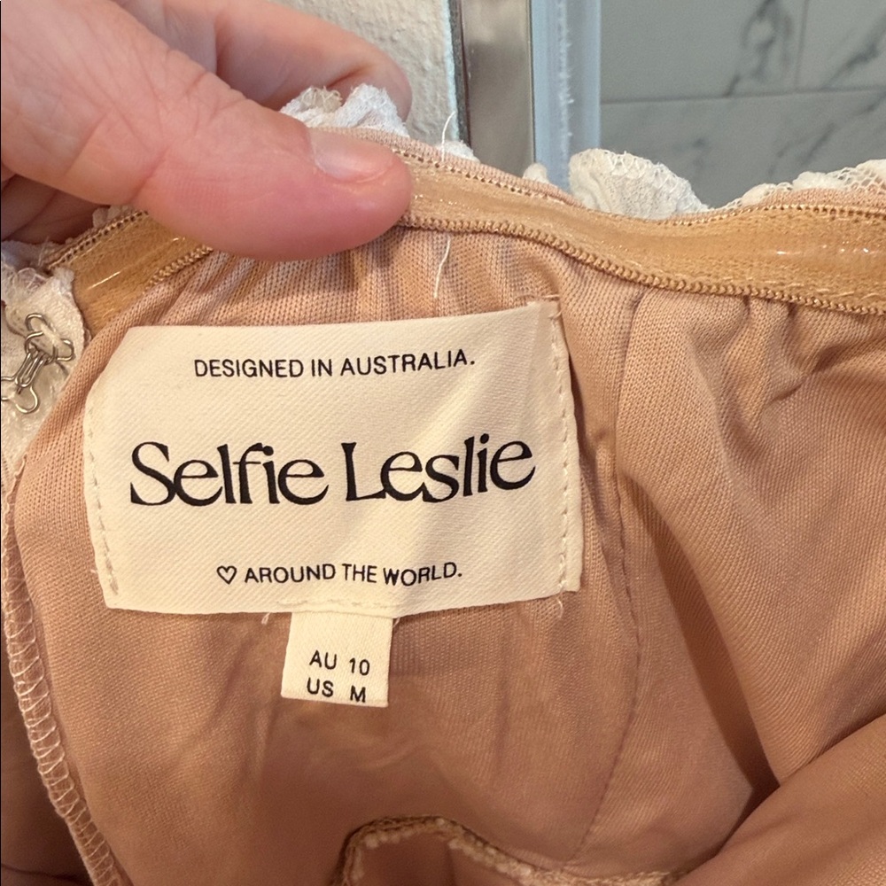 Selfie Leslie “Dreamy off the shoulder high low hem dress” - Picture 4 of 6